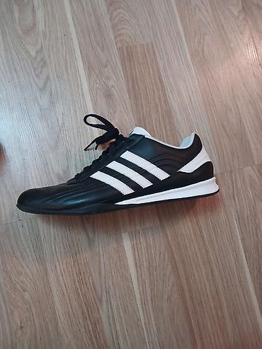 Krasofkalar və idman ayaqqabıları: Adidas Originals kişi ayaqqabısı - Model: Adidas Originals (klassik — 3