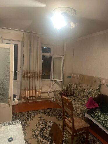 ehmedlide kiraye evler 2021: 7ci mikrarayon. binanin 4 cu mertebesi. evde hal hazirda 1 nefer
