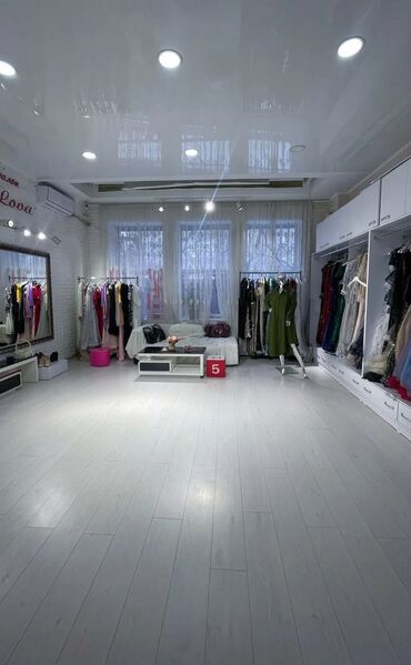 Офисы: Сдаю Офис, 100 м², В жилом комплексе, 1 линия