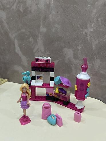 oyuncaq ayi per page 40: Barbie temalı konstruksiya dəsti – Mini butik və aksesuar stendi — 1