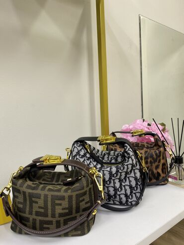 Классикалык сумкалар: Классикалык сумка, Fendi, Кытай, Аялдарга, Жаңы