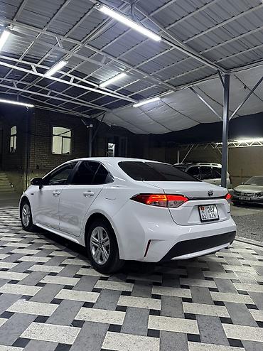 sonata d8: Toyota Corolla: 2022 г., 1.8 л, Вариатор, Гибрид, Седан — 5