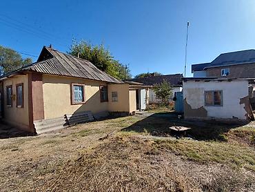 Продажа коттеджей и домов: Продаётся дом в городе Кара-Балта. Участок 7 соток. Общая площадь дома — 2