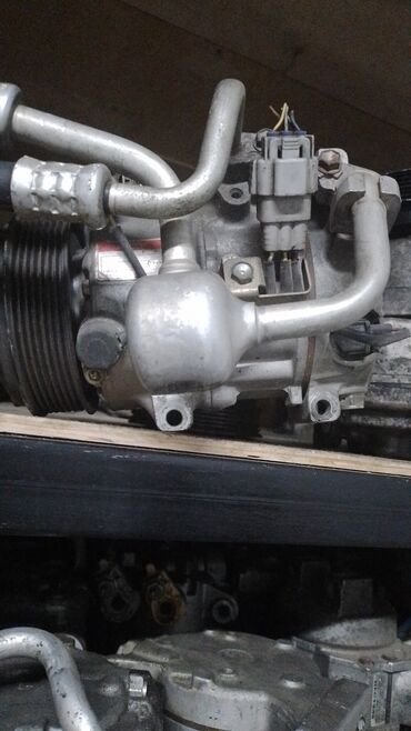 Kompressorlar: Avtomobil kondisionerinin radiatoru və kompressoru. Radiator gümüşü — 5