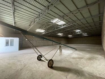 Anbar və emalatxanalar: Anbar Icareye verilir 800kv.m. Kv.m. 5 AZN dir. Qiymeti razolaçmaq — 1