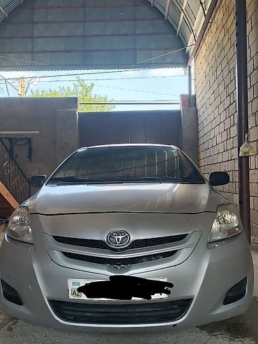 panel vurmaq: Toyota Yaris: 1.3 l | 2008 il Sedan — 1