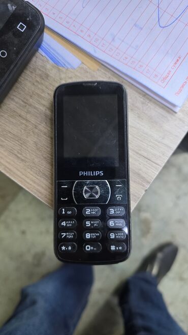 купить сим карту с красивым номером: Philips Xenium E560 — это классический кнопочный телефон с диагональю