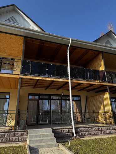 Посуточная аренда домов: 50 м², 3 комнаты — 8