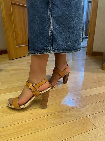 Босоножки, сандалии, шлепанцы: Женская обувь Много обуви Massimo Dutti - популярный бренд, в — 9