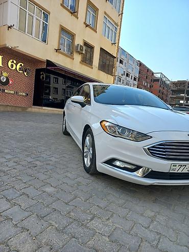 fujin: Ford Fusion sedan – ağ rəngdə, geniş və komfortlu salon — 10