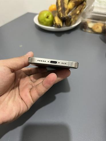 Apple iPhone: IPhone 15 Pro, Новый, 256 ГБ, Серебристый, Чехол, 80 % — 5
