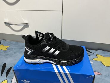 Кроссовки и спортивная обувь: Мужские кроссовки, 42, Adidas, Новый, цвет - Черный, Бесплатная доставка