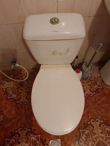 Məhəccərlər: Kombinə edilmiş su baklı unitaz - Marka: Classe (üst su bakında loqo