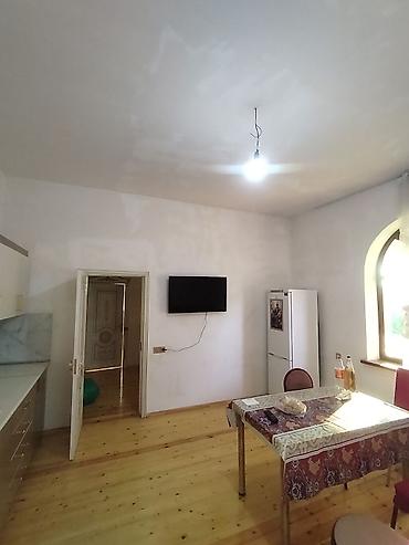 montində satilan evlər: Kirayə həyət evi verilir Şəmkirin kür qəsebəsində. 300 azn evin her — 10