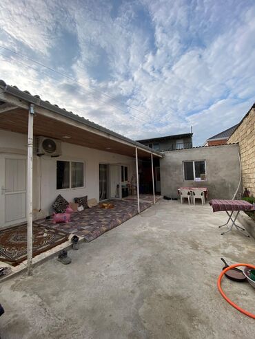 Uzunmüddətli kirayə evlər: 3 otaqlı həyət evi – geniş eyvanlı Xüsusiyyətlər: - Geniş, üstü taxta — 16