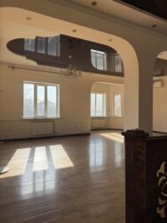 Продажа домов: Дом, 252 м², 7 комнат, Риэлтор — 13