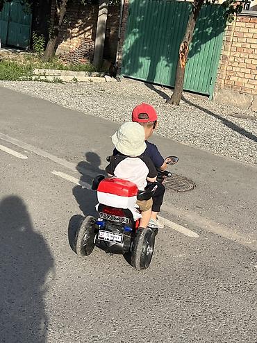 Детский электрокар, Б/у
