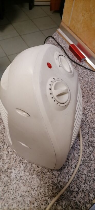 Kaloriferi: Grejalica Ardes 2000w ispravna
Mirjevo na lalafo.rs — 6 Kaloriferi: Grejalica Ardes 2000w ispravna
Mirjevo — 6