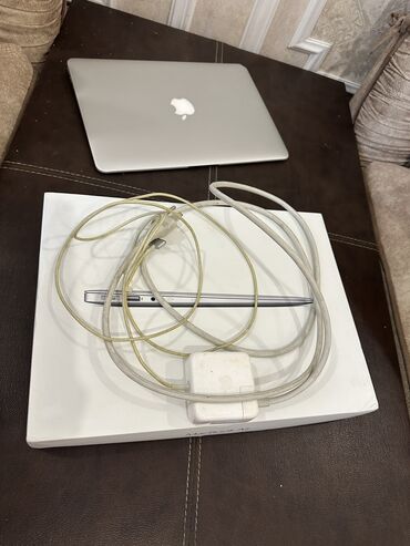 Apple MacBook: İşlənmiş Apple MacBook, 13.3 ", Intel Core i5, 128 GB, Ünvandan götürmə — 12