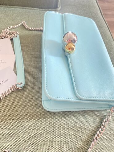 tek qas qizil uzukler: Çiyin çantası, Dior, İşlənmiş