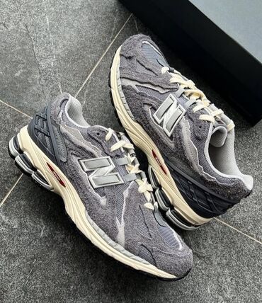 Кроссовки и спортивная обувь: NEW BALANCE
