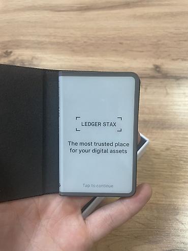кичинекей: Ledger Stax — аппаратный криптокошелёк с магнитным защитным чехлом — 3