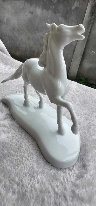 stone lampe beograd: Figure, color - White