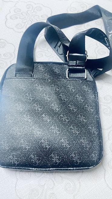 электронный часы: Сумка через плечо GUESS (унисекс) - Компактная кросс-боди из экокожи — 5