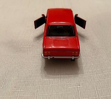 İncəsənət və kolleksiyalar: Kolleksiya üçün metal model avtomobil - Klassik sedan dizaynlı — 4