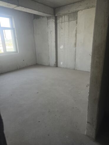 жилой дом с земельным участком: Комната/помещение под отделку в новостройке. - Просторное