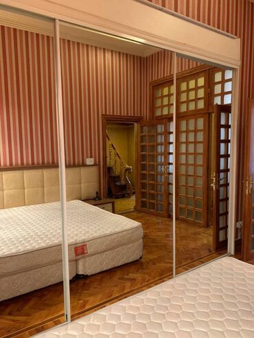 Köhnə tikili: 4 otaqli menzil m. Iceri Sheher.DUPLEX Mənzilin yerləşdiyi bina — 18