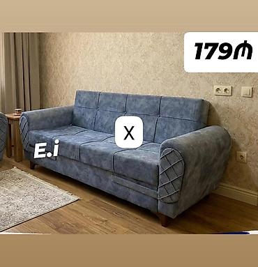 doşəmə taxta: Mavi rəngdə yumşaq parça ilə üzlənmiş 3 nəfərlik divan. - Geniş — 1