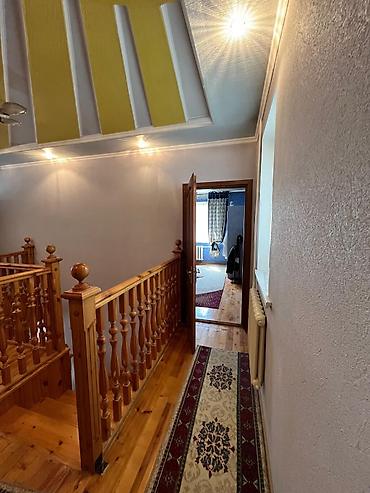 Продажа коттеджей и домов: Продается частный дом с архитектурой в классическом стиле: два уровня — 8