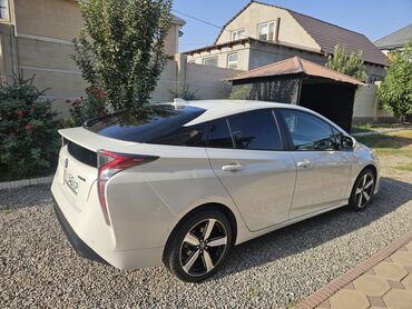 гибрид машина купить: Белый гибридный автомобиль Toyota Prius 2018 года выпуска. Модель