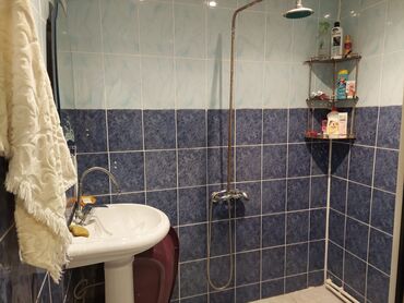 Köhnə tikili: Ev yerlesir 3 cu mkr Turk liseyinin yani 2otaqli 5in 5i Lelinqrad — 10