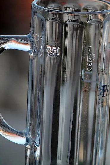 Čaše: Paulaner Munchen Krigla sa zlatnim detaljima 0,5l. Paulaner Munchen — 5