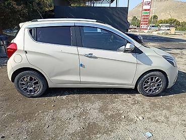 машы: Chevrolet Spark: 2016 г., 1 л, Вариатор, Бензин, Хэтчбэк — 4