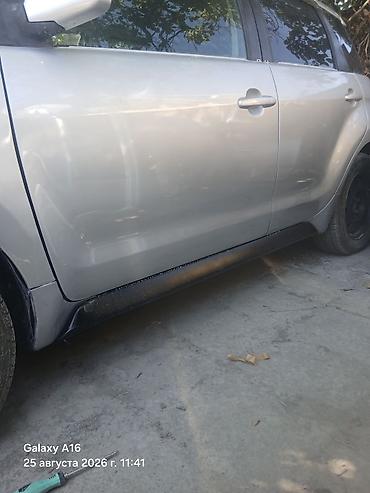 наружные накладки: Наружные накладки порогов Toyota, Б/у, Аналог — 1