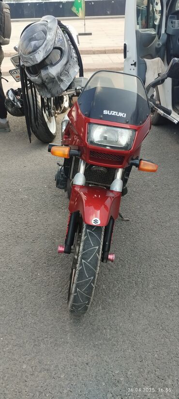 Toyota: Продаётся мотоцикл Suzuki 400кубов.Мотоциклбез дтп!!!!!! освежал в