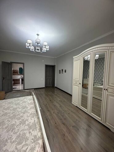 дом на ошском рынке: Дом, 320 м², 6 комнат, Собственник