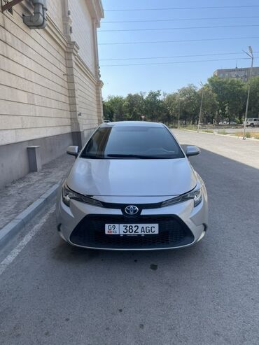 corolla runx: Продаю два Тойота королла Левин 2021 год 1.8 гибрид Белый и серебро