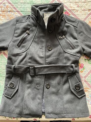 мужское пальто зимнее: Пальто от фирмы Zara на девочку 6-8 лет, стильное, теплое, расцветка
