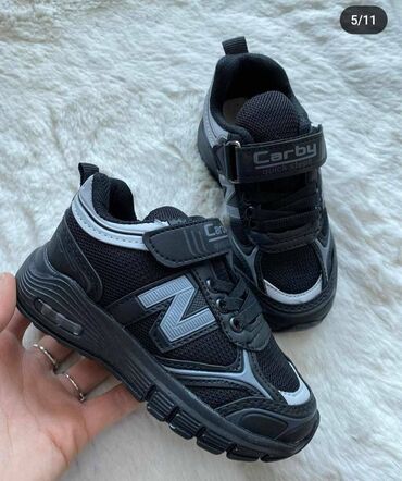 Patike: Veličina - 34, Vodootporne — 28