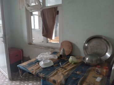 Həyət evləri və villaların satışı: Satılır: yaşayış evi və yanında fəaliyyət göstərən kiçik market binası — 14