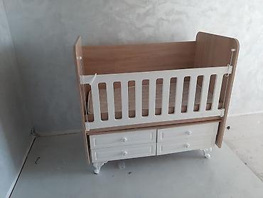 lay lay matras: Oğlan və qız üçün, İşlənmiş, Dördbucaq, Beşik, Dəstsiz, Matras ilə, Yellənmə mexanizmsiz — 1