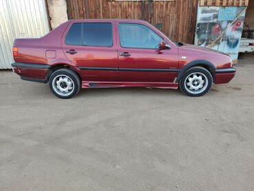 срочна сатылат машина: Volkswagen Vento: 1992 г., 1.8 л, Механика, Бензин, Седан