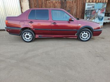 авто 07: Volkswagen Vento: 1992 г., 1.8 л, Механика, Бензин, Седан