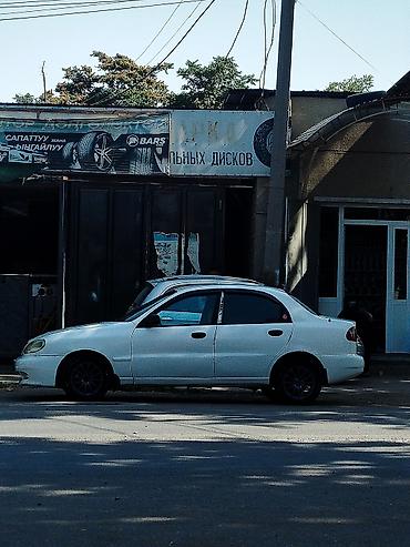 Daewoo Lanos: 1998 г., 1.5 л, Механика, Бензин, Седан