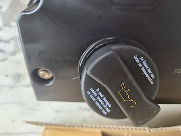 db killer cena: Poklopac ventila (dekla motora) sa integrisanim PCV ventilom i čepom — 3