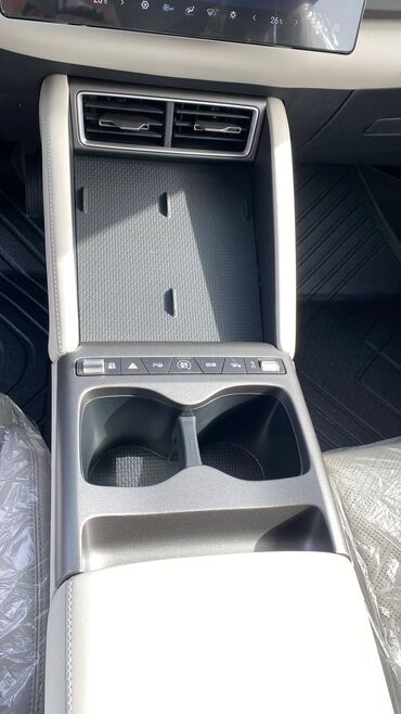 BYD: BYD Yuan Up: 2025 г., 0.1 л, Автомат, Электромобиль, Кроссовер — 6